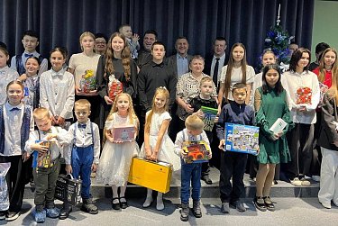 По поручению Деда Мороза